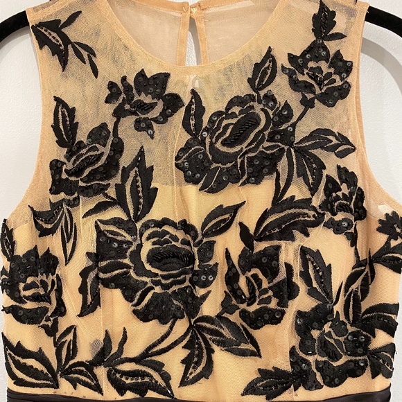 Black & Nude Sleeveless Cocktail dress - Picture 3 of 9